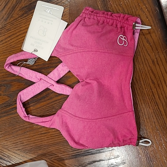 Bombshell toggle sportsbra - Picture 3 of 5